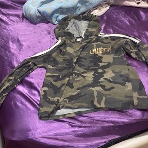 Cropped camo hoodie